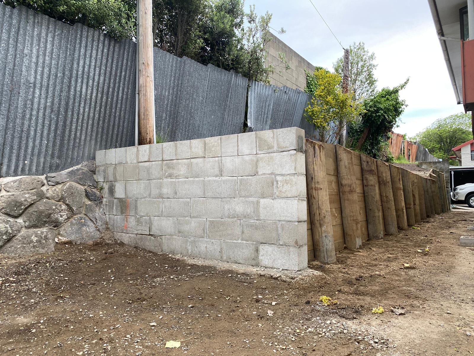 20-11-09 - retaining wall - side photo